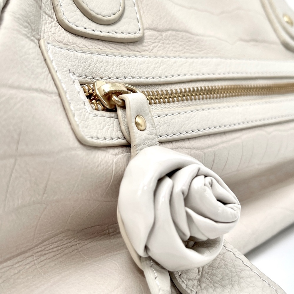 VINTAGE & RARE 
Fiore by Isabella Fiore Y2K Cream Leather Hobo 3D Roses Appliqué - Picture 5 of 12